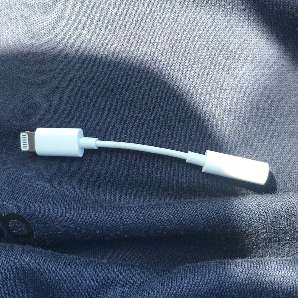 Apple MMX62FE/A Lightning to 3.5mm Headphone Jack